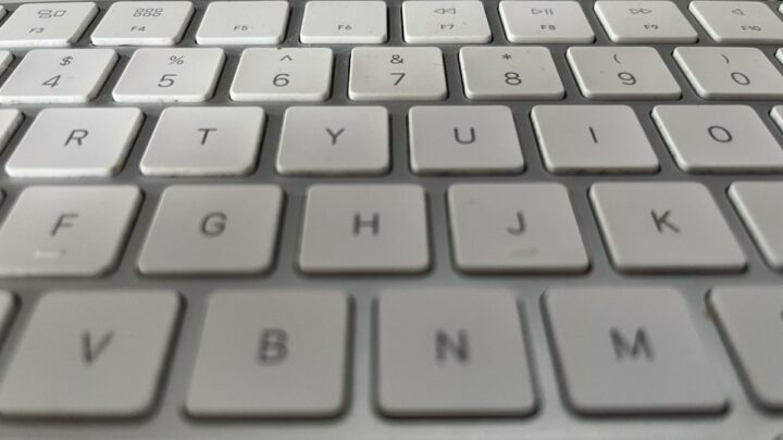 Clavier d'ordinateur vu en gros plan