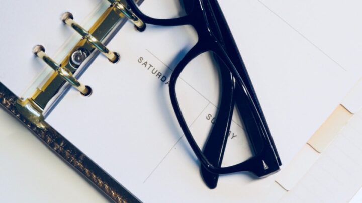 Agenda et calendrier ouverts pour planifier un trimestre
